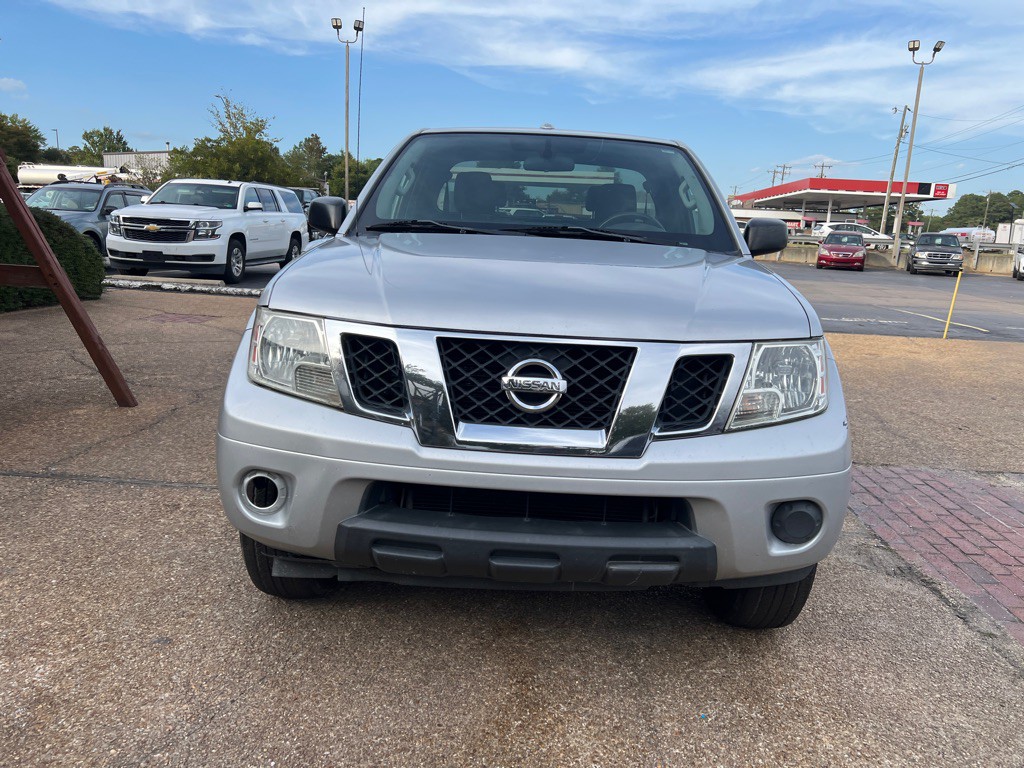 2015 Nissan Frontier Image 2