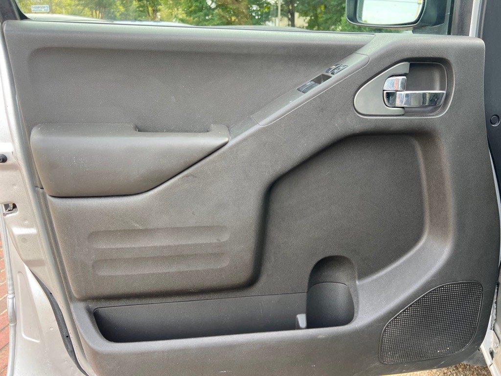 2015 Nissan Frontier Image 9