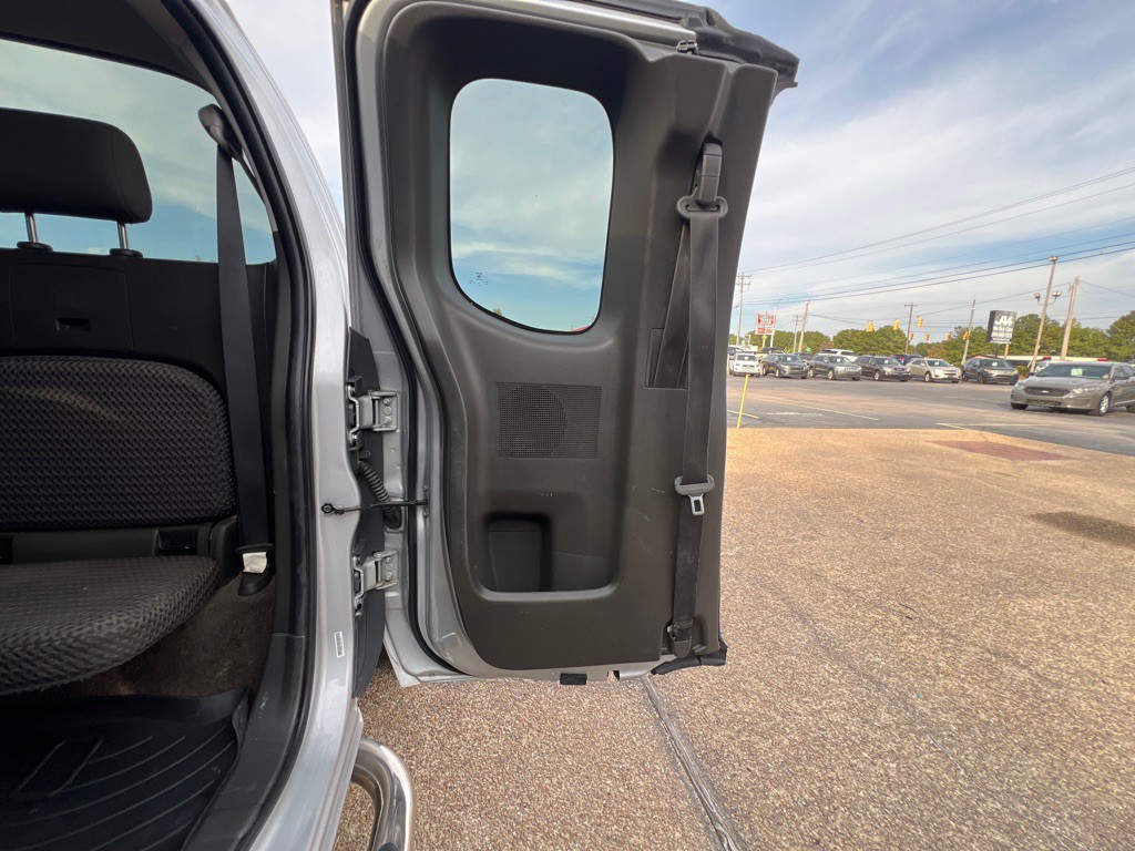 2015 Nissan Frontier Image 16