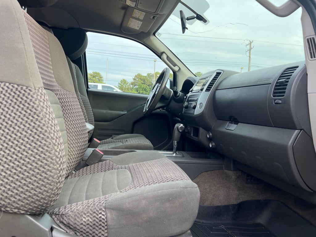 2015 Nissan Frontier Image 21