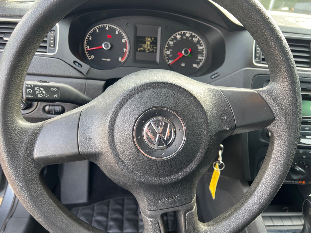 2012 Volkswagen Jetta Image 11