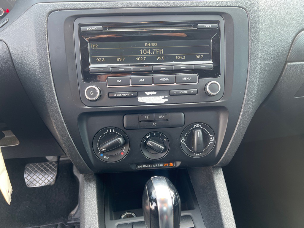 2012 Volkswagen Jetta Image 12