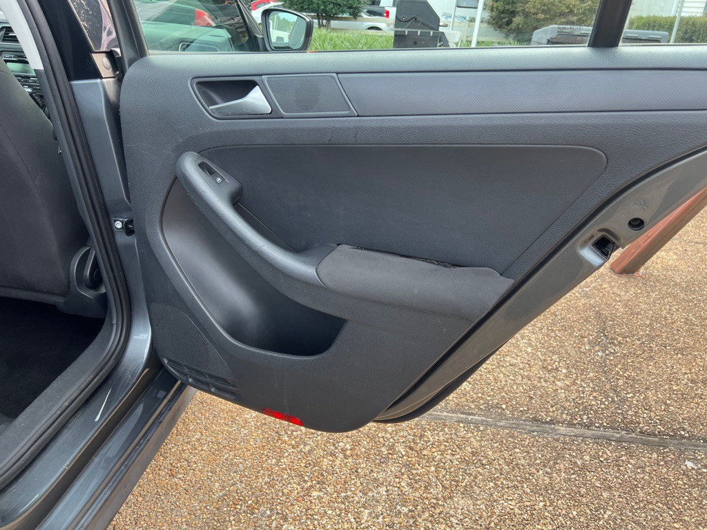 2012 Volkswagen Jetta Image 16
