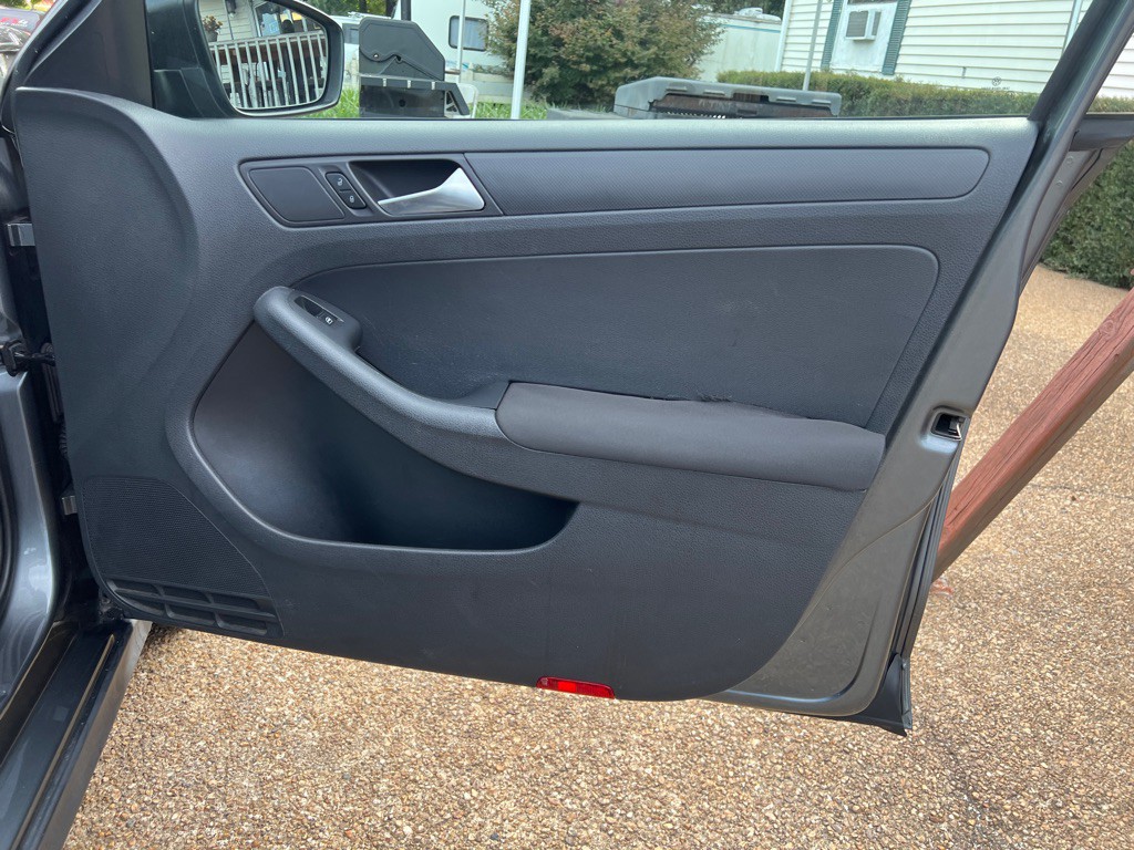 2012 Volkswagen Jetta Image 18