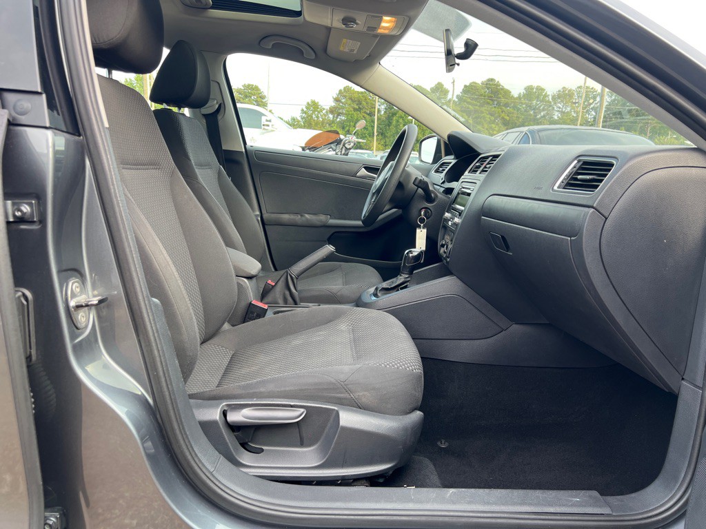 2012 Volkswagen Jetta Image 19