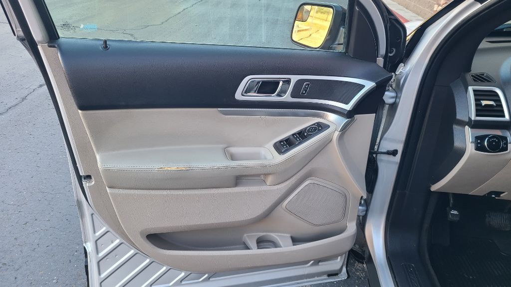 2015 Ford Explorer Image 9