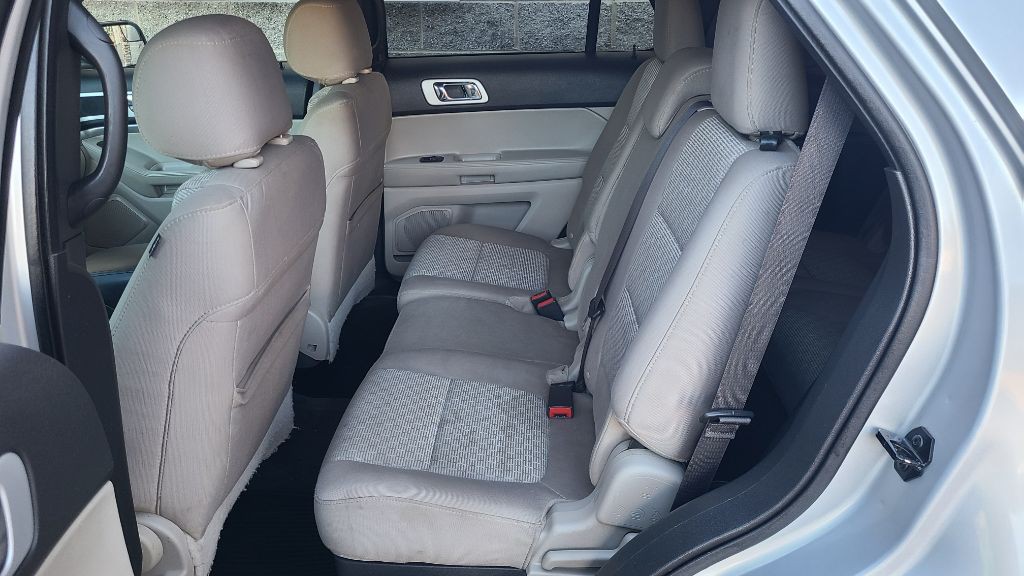 2015 Ford Explorer Image 12