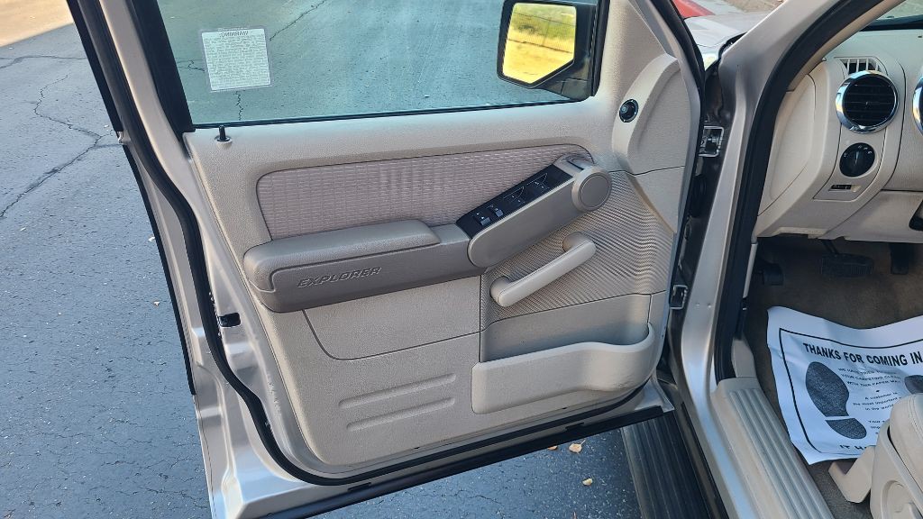 2006 Ford Explorer Image 9