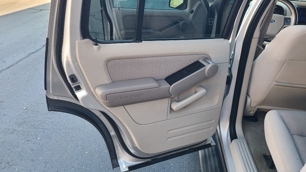 2006 Ford Explorer Image 11