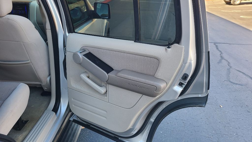 2006 Ford Explorer Image 13