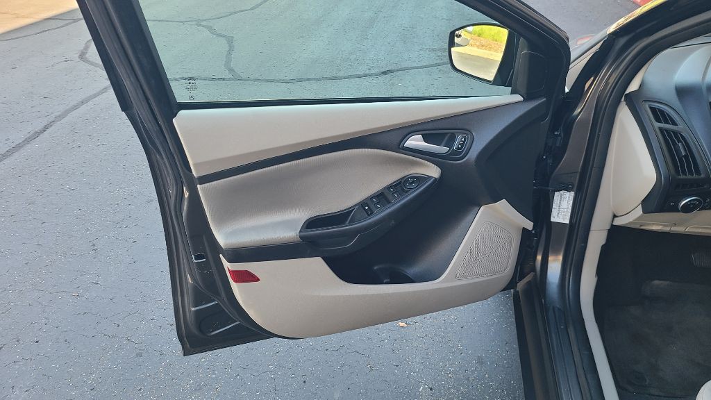 2015 Ford Focus Image 9