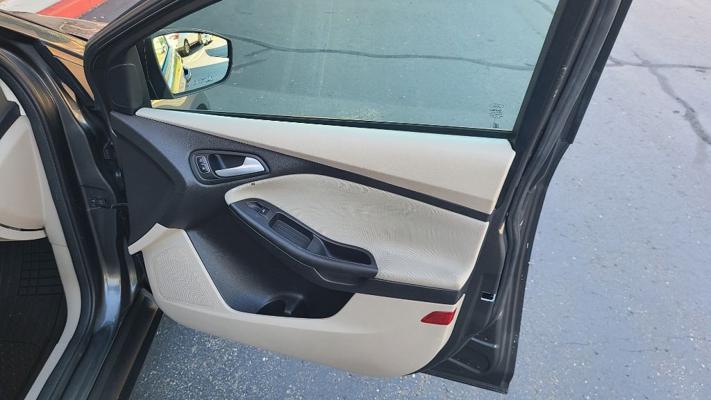 2015 Ford Focus Image 15