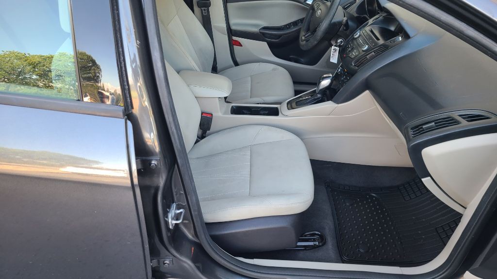 2015 Ford Focus Image 16