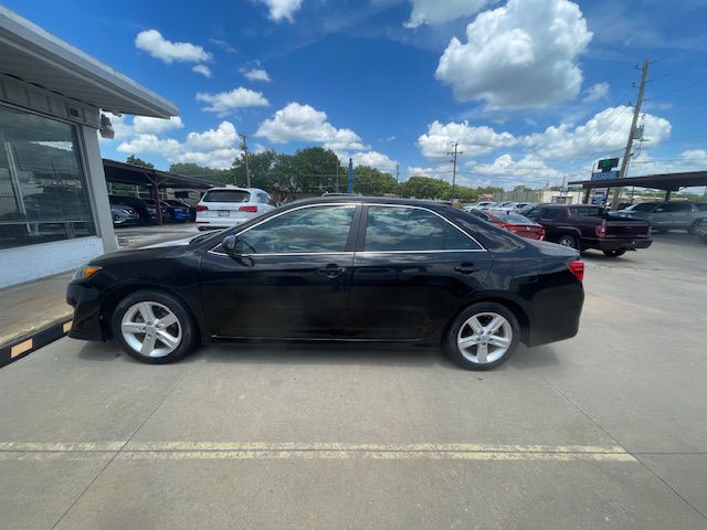 2014 Toyota Camry Image 2
