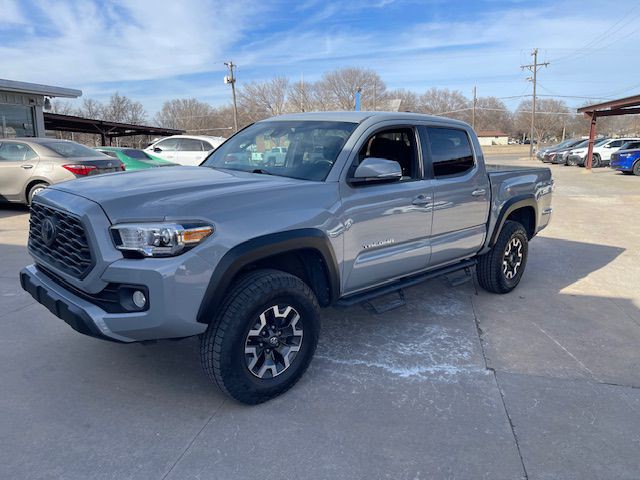 2020 Toyota Tacoma Image 1