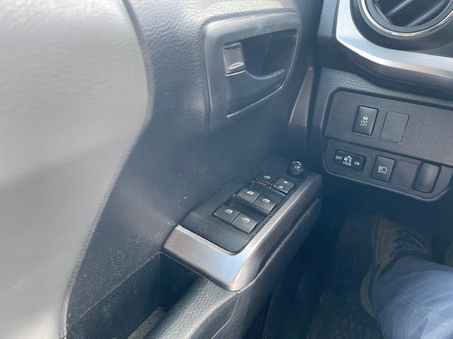 2022 Toyota Tacoma Image 16