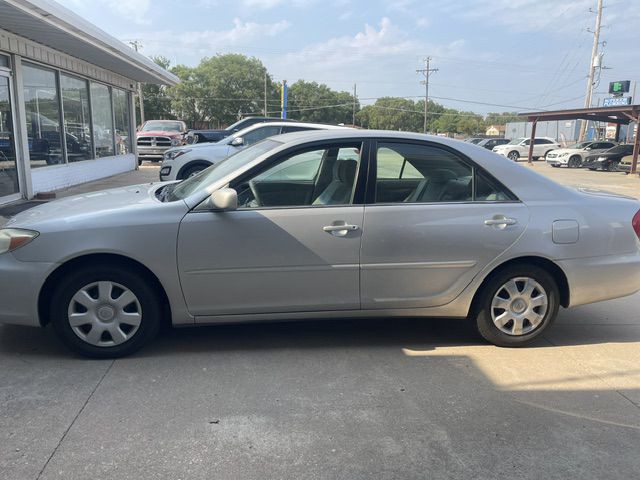 2004 Toyota Camry Image 2