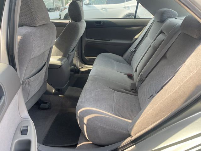 2004 Toyota Camry Image 10