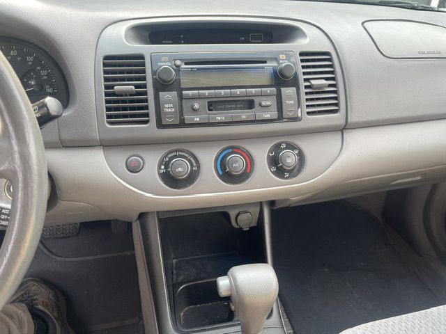 2004 Toyota Camry Image 11