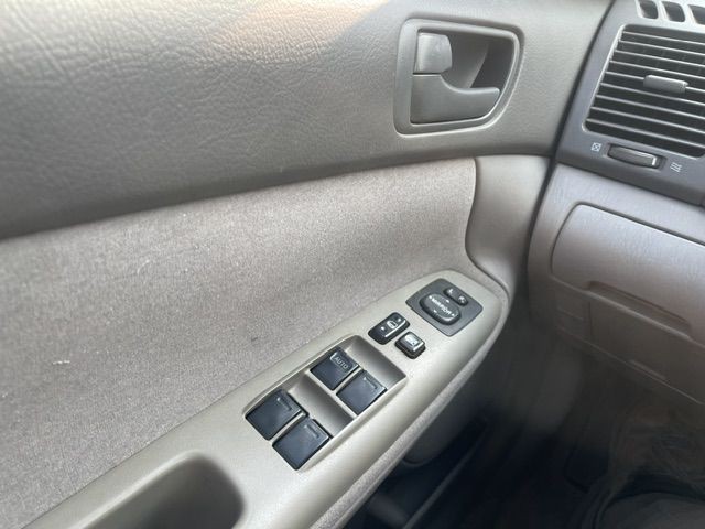 2004 Toyota Camry Image 13