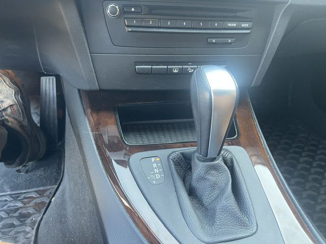 2011 BMW 3 Series Image 11