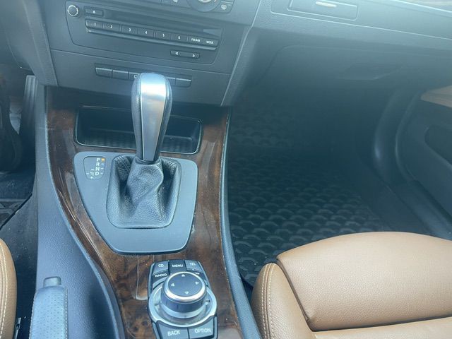 2011 BMW 3 Series Image 12