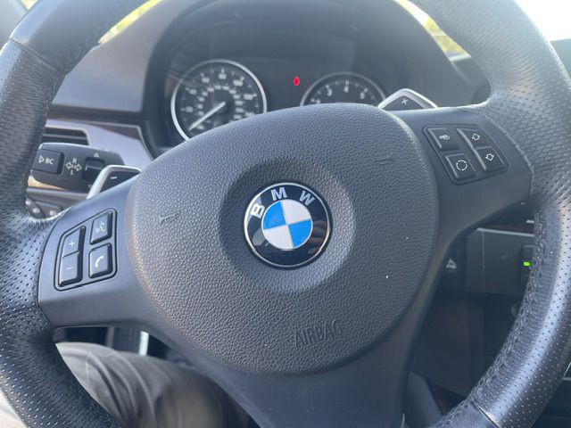 2011 BMW 3 Series Image 14