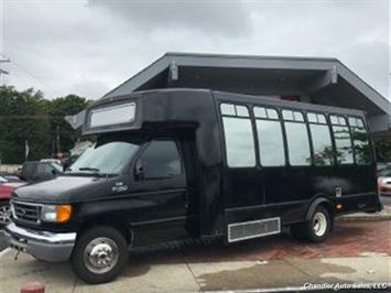 2004 Ford Econoline Image 1