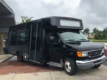 2004 Ford Econoline Image 2