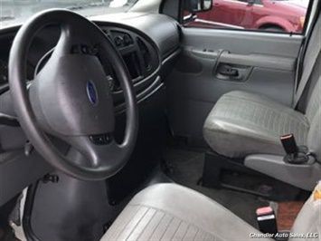 2004 Ford Econoline Image 3