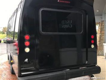 2004 Ford Econoline Image 4