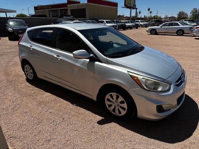 2016 Hyundai Accent Image 3