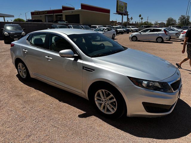 2011 Kia Optima Image 3