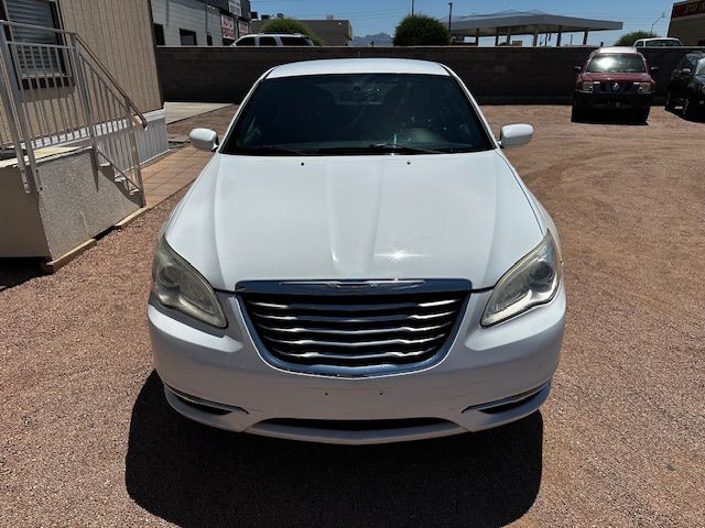 2014 Chrysler 200 Image 2