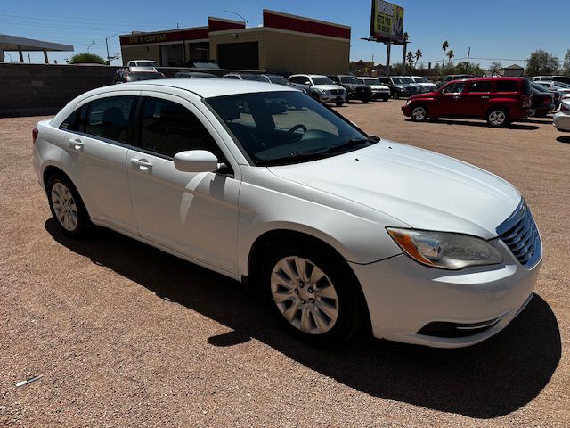 2014 Chrysler 200 Image 3