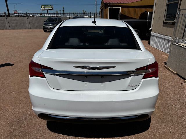 2014 Chrysler 200 Image 4