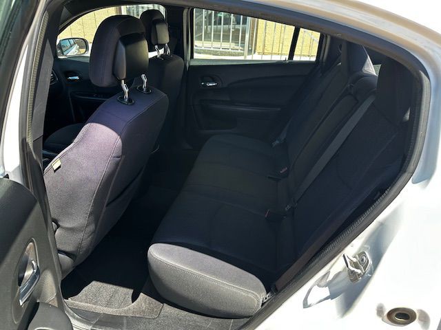 2014 Chrysler 200 Image 6