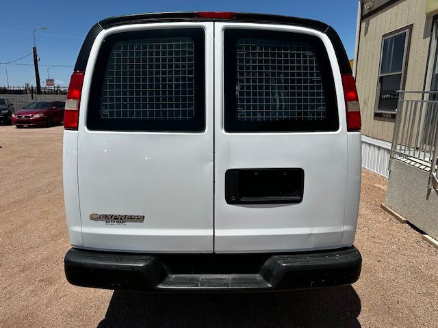 2015 Chevrolet Express Image 4