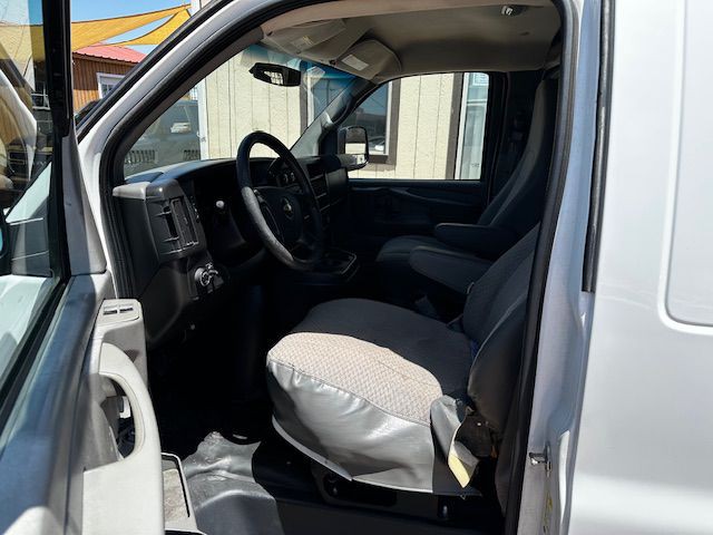 2015 Chevrolet Express Image 5
