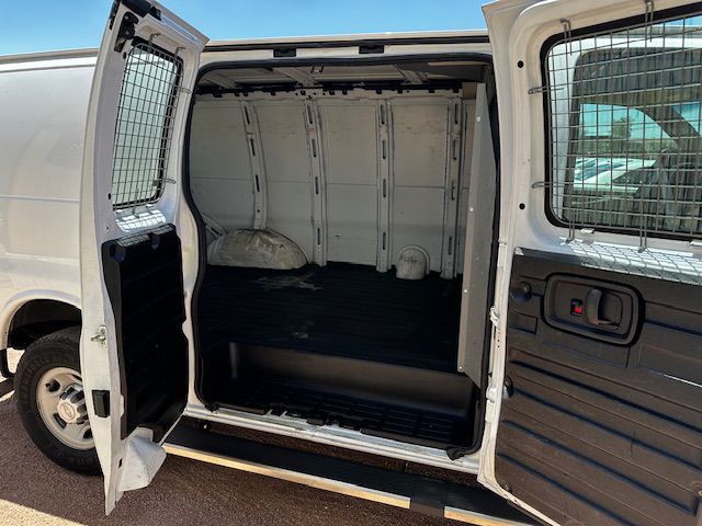 2015 Chevrolet Express Image 6