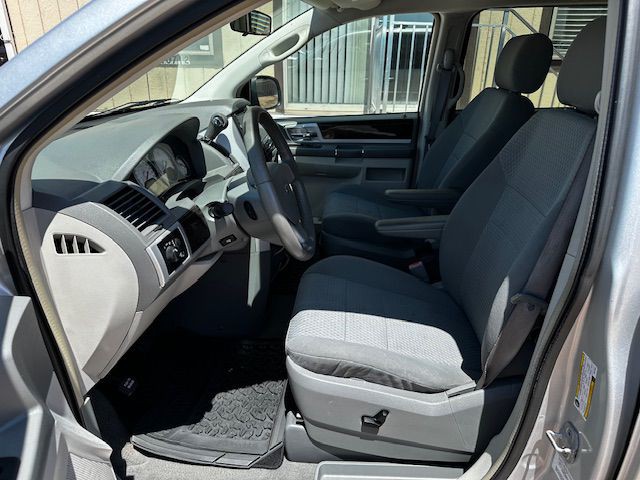 2010 Dodge Grand Caravan Image 5