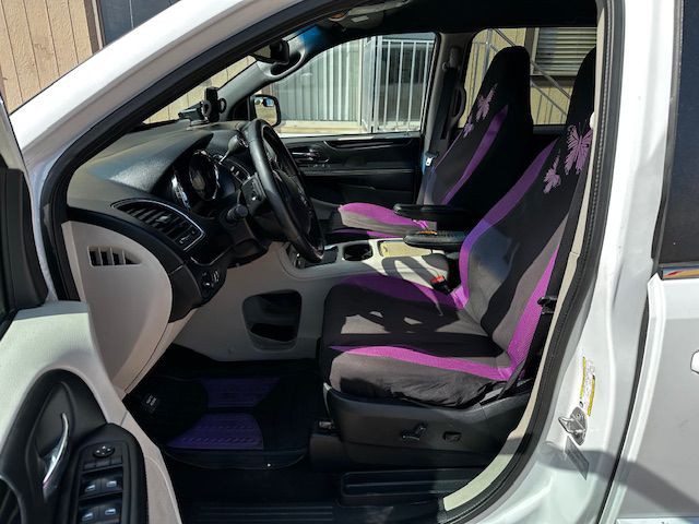 2017 Dodge Grand Caravan Image 5