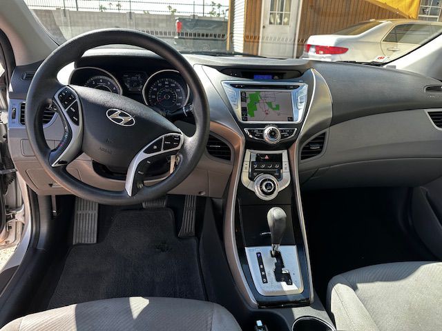 2011 Hyundai Elantra Image 7