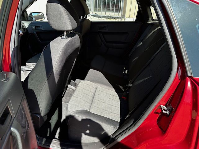 2011 Ford Focus Image 6