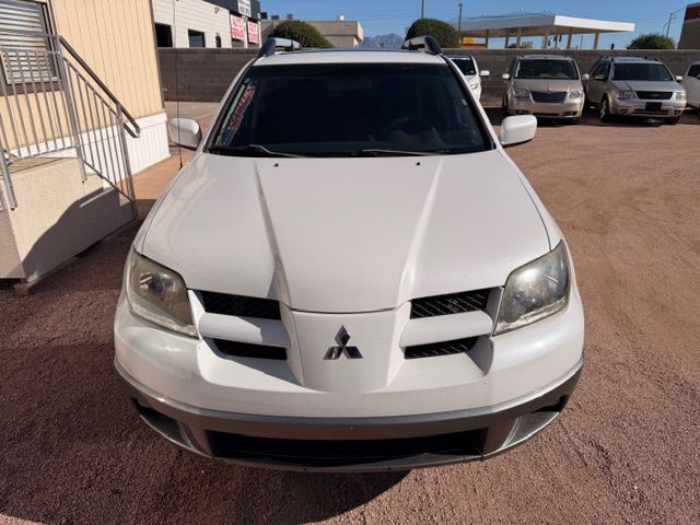 2004 Mitsubishi Outlander Image 2