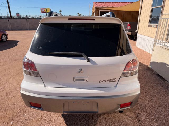 2004 Mitsubishi Outlander Image 4