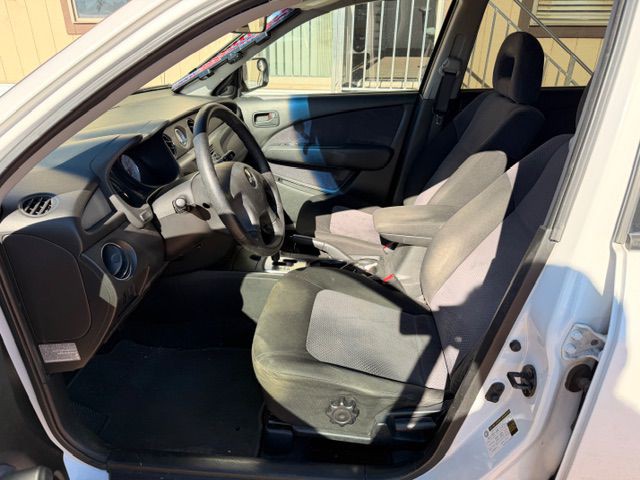 2004 Mitsubishi Outlander Image 5