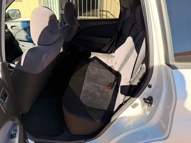 2004 Mitsubishi Outlander Image 6