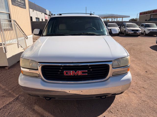 2004 GMC Yukon Image 2