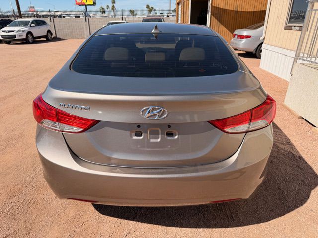2013 Hyundai Elantra Image 4